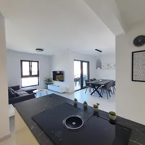 Betty's Luxus - 2 Pools Apartment Trogir